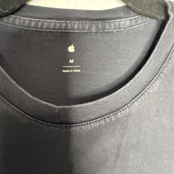 Unisex Apple Park - Limited Edition T-shirt with AirPods graphic - Picture 3 of 8